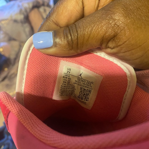 Worn, some dirt marks on white part but still in good condition - Picture 4 of 5